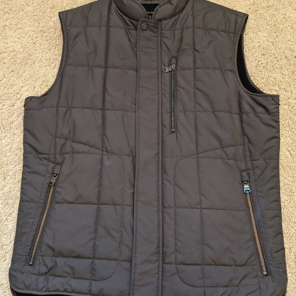 Banana Republic Men's Water-Resistant Quilted Vest - Picture 3 of 5